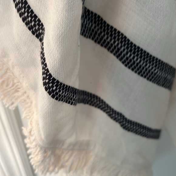 Velvet by Graham and Spencer summer poncho.  Gorgeous fabric bead and embroidery - Picture 3 of 6